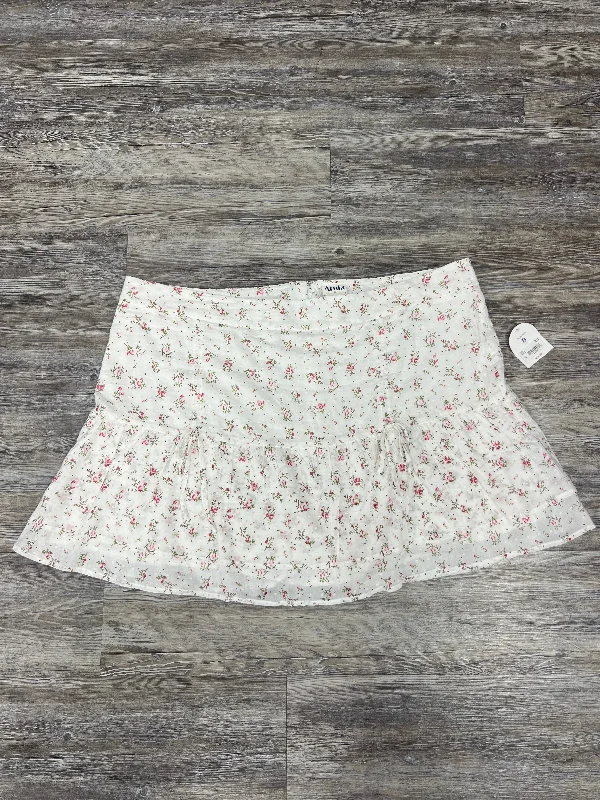 Skirt Mini & Short By Arula In White, Size: 2x