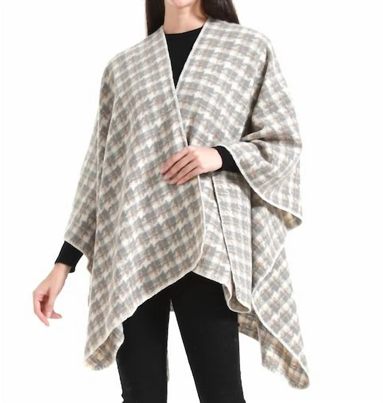Women's Festive Attire Molly Ann Cape In Ivy Ruana
