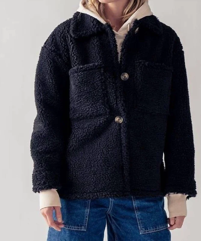 Women's Stylish Outdoor Outfit Cozy Sherpa Fleece Jacket In Black