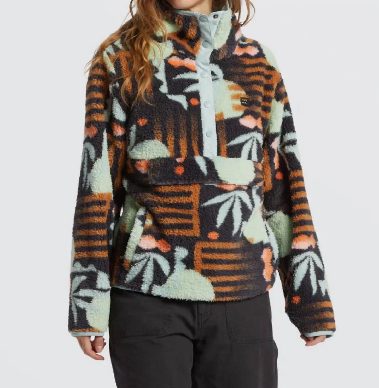 Women's Garments Switchback Pullover In Summer Rain