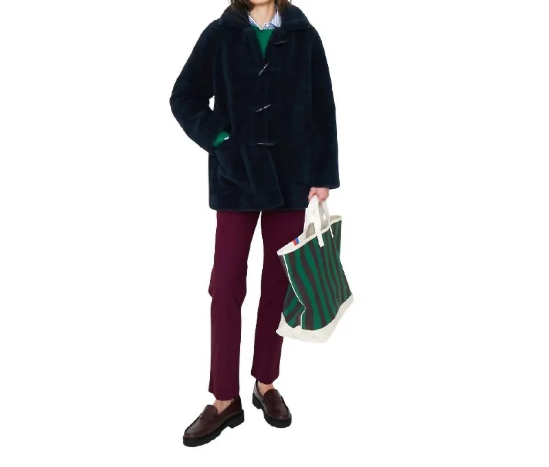 Women's Chic Apparel Brooks Coat In Navy
