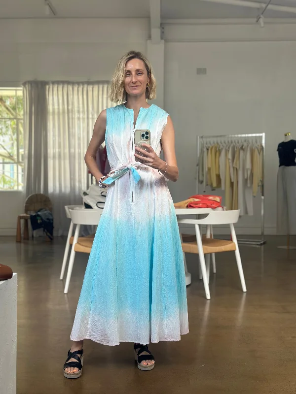 Graceful Cut Sleeveless Zipper Dress - Ice Blue / Pink