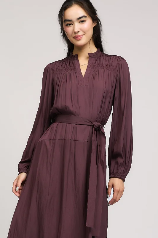 Women's Plus-Size Garments ELEGANT STRAIGHT CUT DRESS WITH BELT