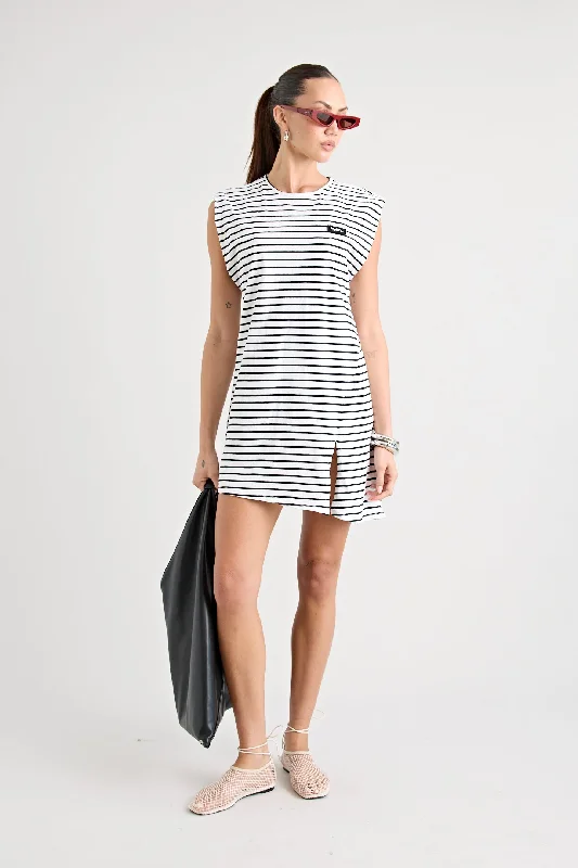 High Street Women's Fashion for Trendy Shoppers SORRENTINO DRESS | WHITE/BLACK