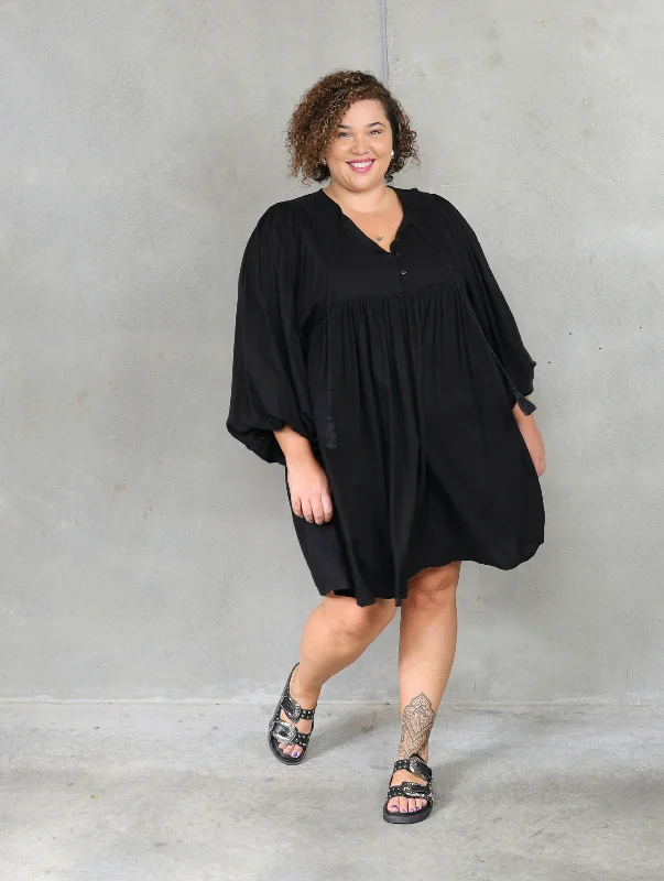 Avant-Garde Style Promotions Monet Dress - Black