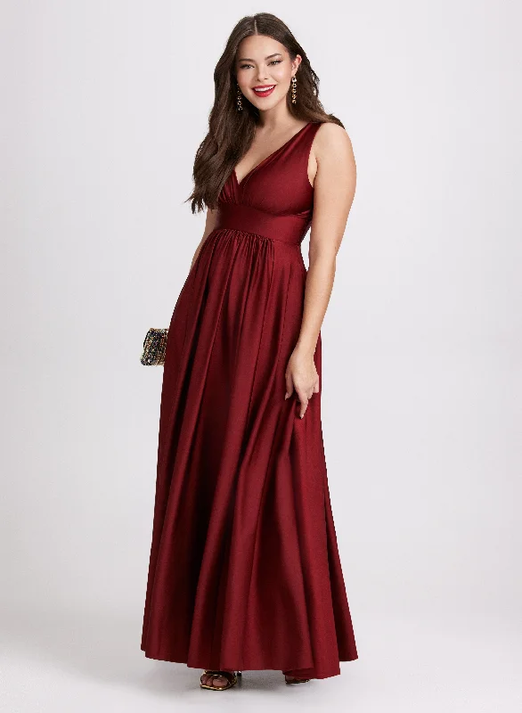 Laid-Back Elegance Sleeveless Plunging Neckline Dress