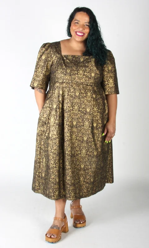Score Big On Glamorous Red - Carpet Styles Swamp Devil Dress - Gravure