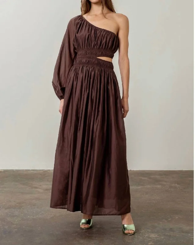 Cut Out Shirred Midi Dress In Chocolate